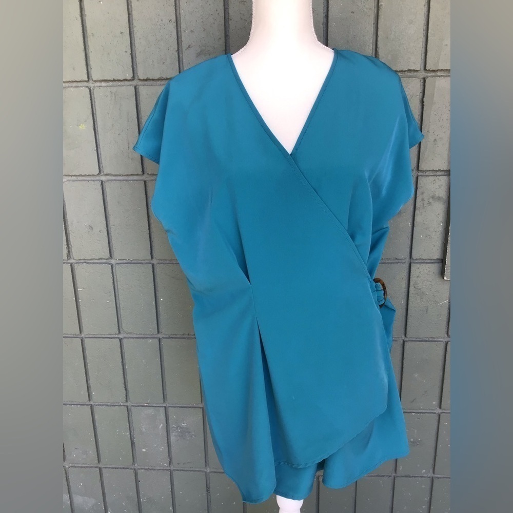 NWT, Beautiful Worthington Blouse, Size XL.